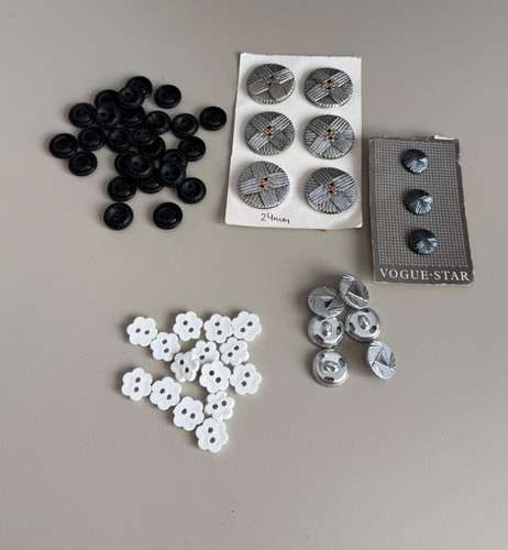 Vintage buttons bundle vogue - vintage, bundle,