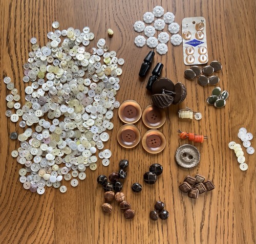 Vintage buttons from - (543),